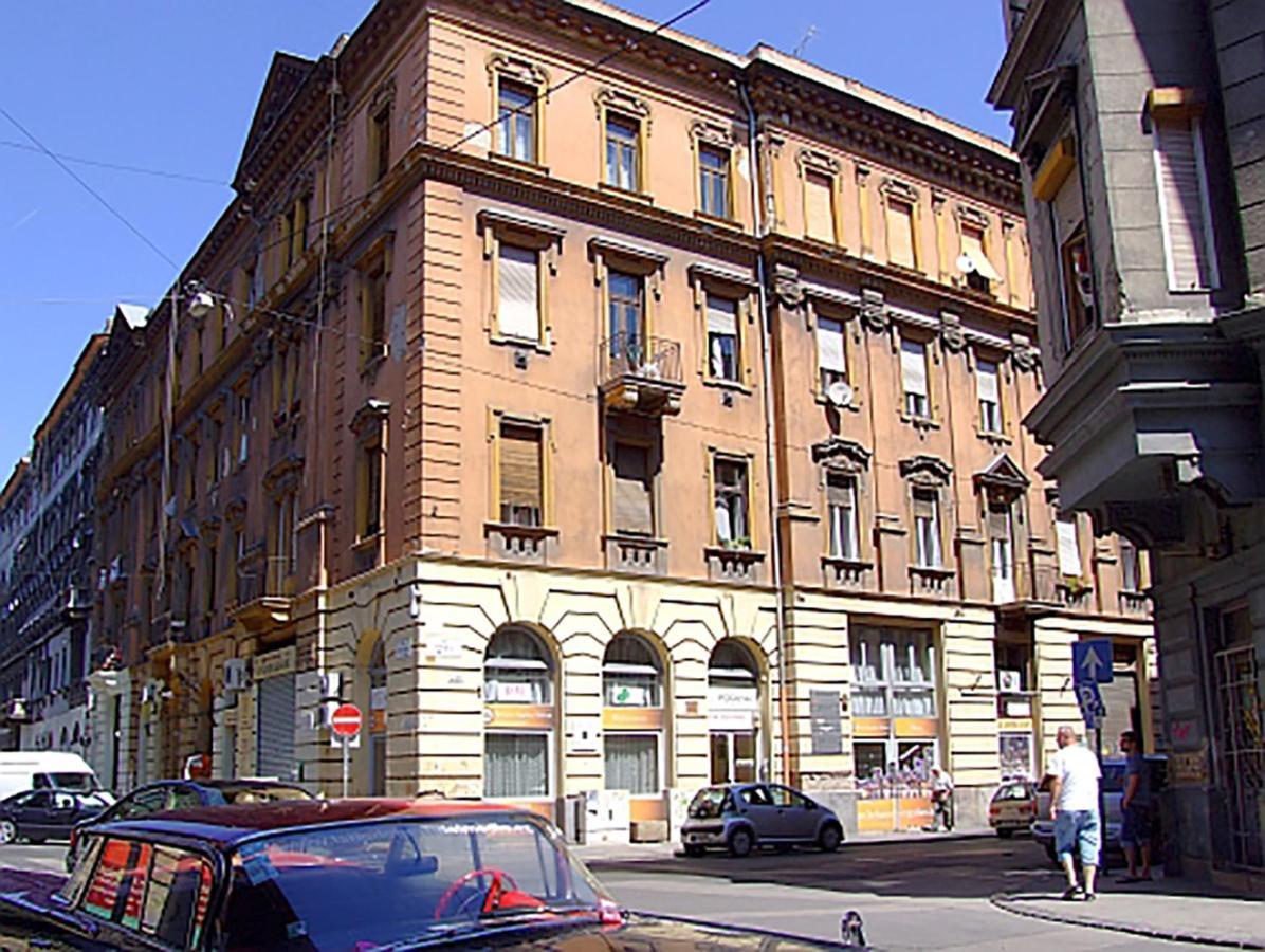 Free Parking Sega Rally Apartment Budapest Kültér fotó